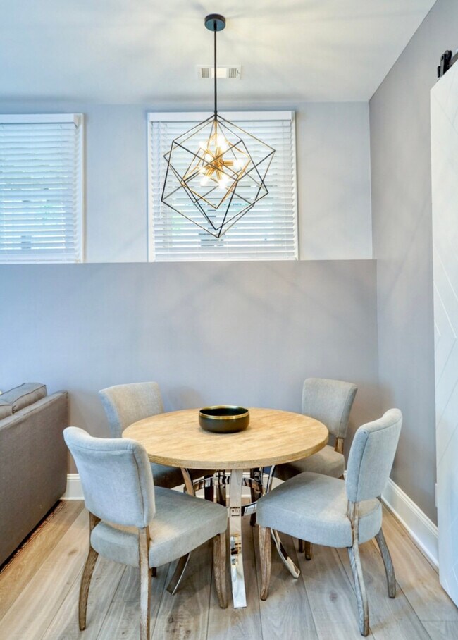 Building Photo - 874 Durant Pl NE