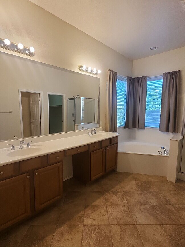 Building Photo - "Charming 3-Bed with 2 Full Baths and 2,162 Sq Ft of Comfort in Vistancia Village Peoria, AZ!"