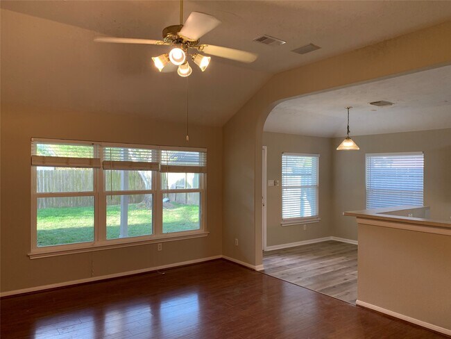 Building Photo - 3611 Stratford Town Ln