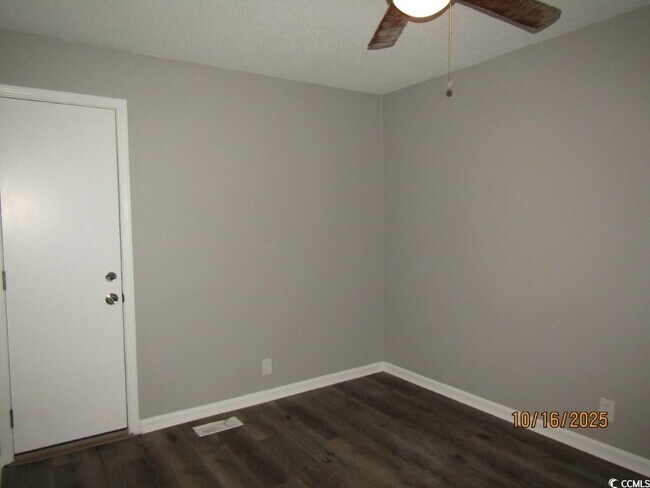 Building Photo - 1703 Fawn Vista Dr N