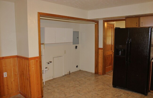 Building Photo - 4 bedroom/1 Bath Single Home!