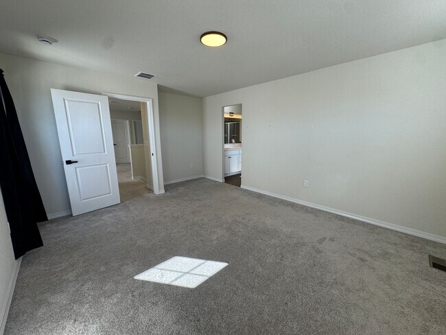 Building Photo - Spacious 3-Bedroom, 3-Bathroom Two-Story Home with Modern Finishes & Fenced Yard