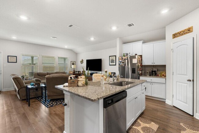 Building Photo - 1444 Acorn Wood