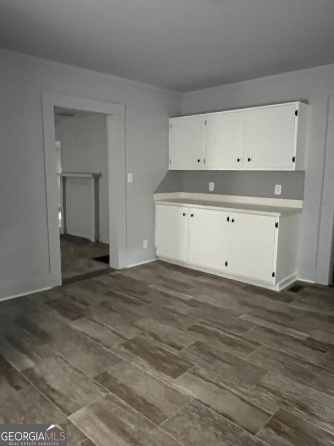 Building Photo - 914 Greenville St