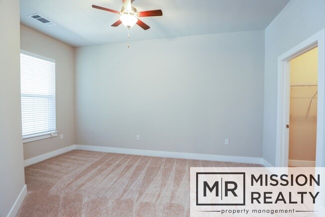 Building Photo - Beautiful 1 Bedroom, 1 Bathroom Condo in t...