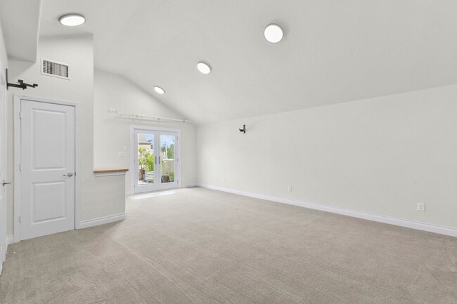 Building Photo - Luxury & Location: Spacious Home Minutes f...