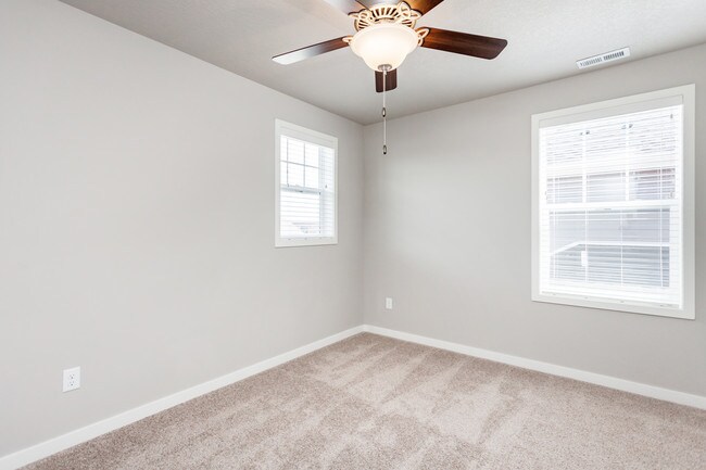 Building Photo - 2071 SW Cascade Falls Dr