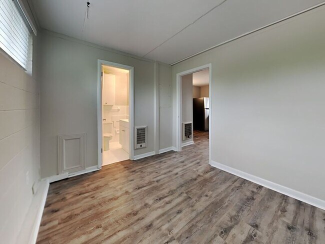 Building Photo - 2525 Merry Oaks Dr