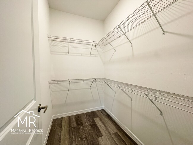 Building Photo - Spacious 3-Bedroom, 2-Bathroom 1 Car Garage