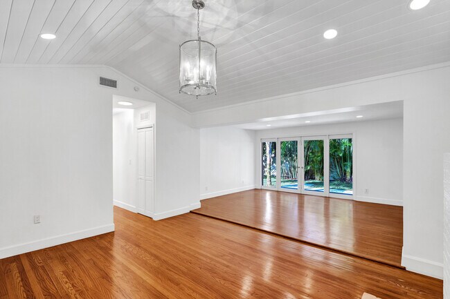 Building Photo - 20 NW 101st St