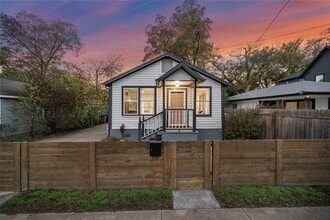 Building Photo - 2213 Santa Rita St
