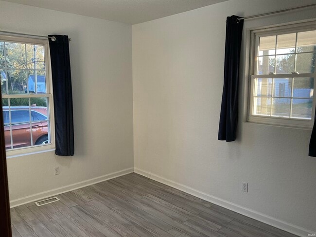 Building Photo - 107 N Rufus St