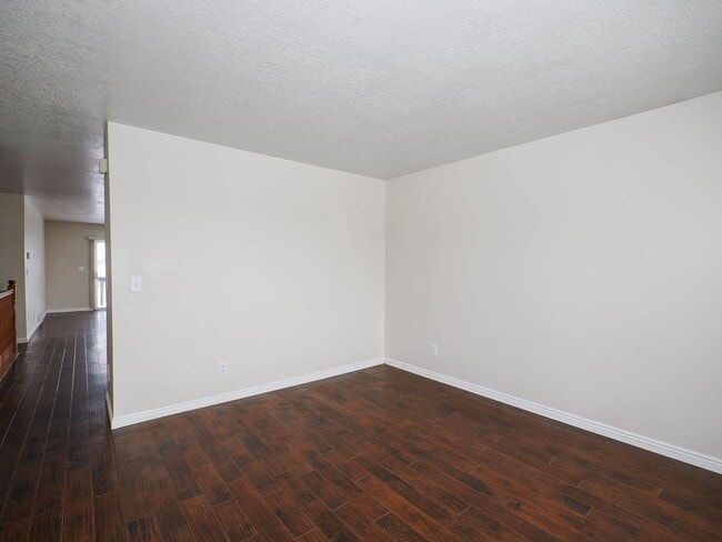 Building Photo - Beautiful Home in West Valley