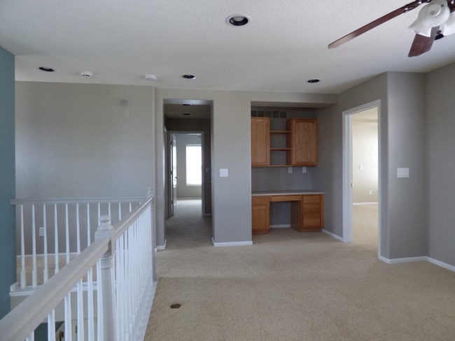 Building Photo - "Charming 3-Bed, 3-Bath Gem with 2604 Sq Ft of Comfort in Highlands Ranch!"