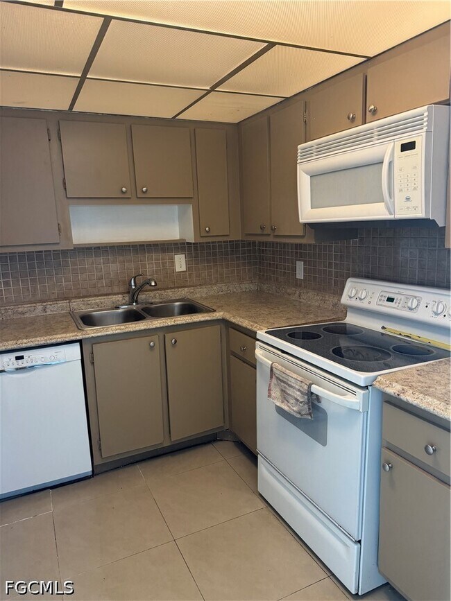 Building Photo - 1830 Maravilla Ave