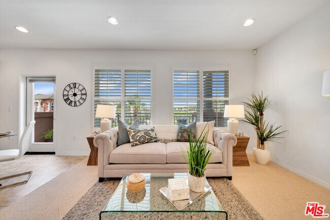 Building Photo - 6020 S Seabluff Dr