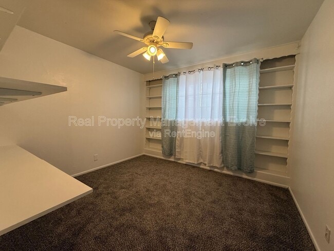 Building Photo - 2332 W Diana Ave