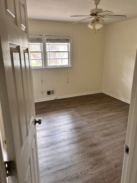 Building Photo - 5007 Spring Hill Dr