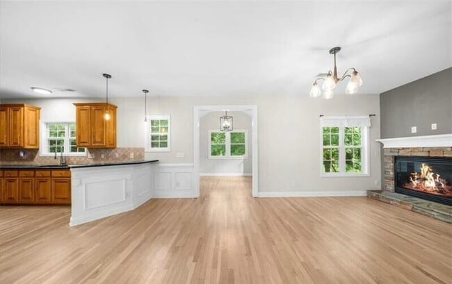 Building Photo - 164 Greenview Dr