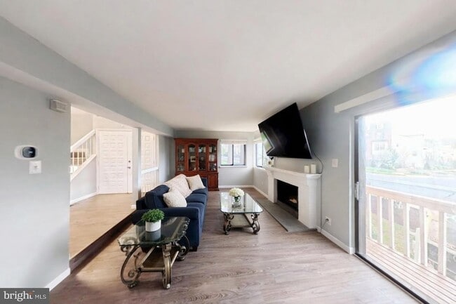 Building Photo - 18428 Point Seneca Pl