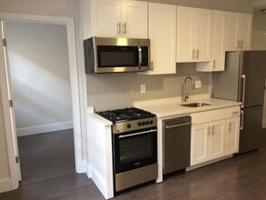 Building Photo - NO FEE!!  BACK BAY 1 BEDROOM WITH LAUNDRY IN-UNIT & RENOVATED KITCHEN