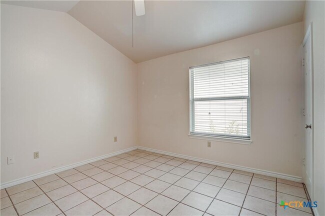 Building Photo - 412 Burleson St