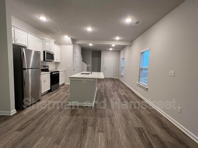 Building Photo - 7038 Hummingbird Dr