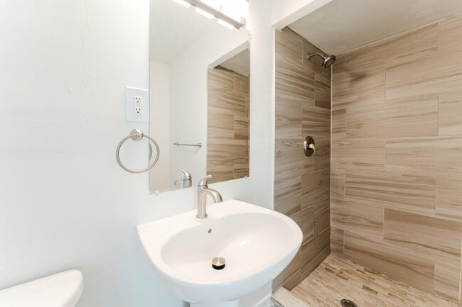 Building Photo - 323 Spanish River Blvd