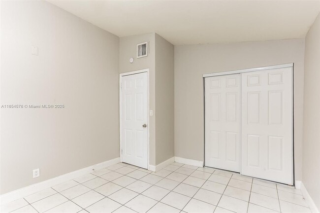 Building Photo - 1290 SW 28th Ave