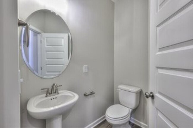 Building Photo - Beautiful NEW 3 Bed 2.5 Bath Townhome in M...