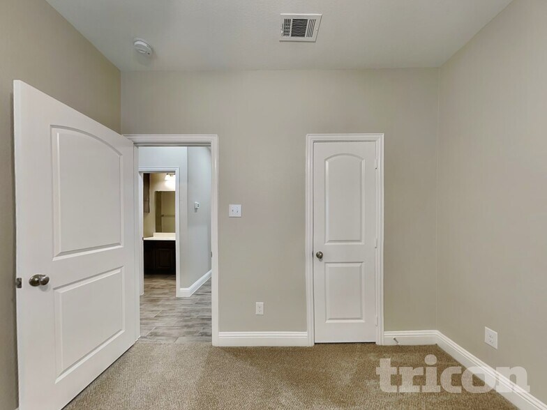 Building Photo - 7712 Cottonwood Dr