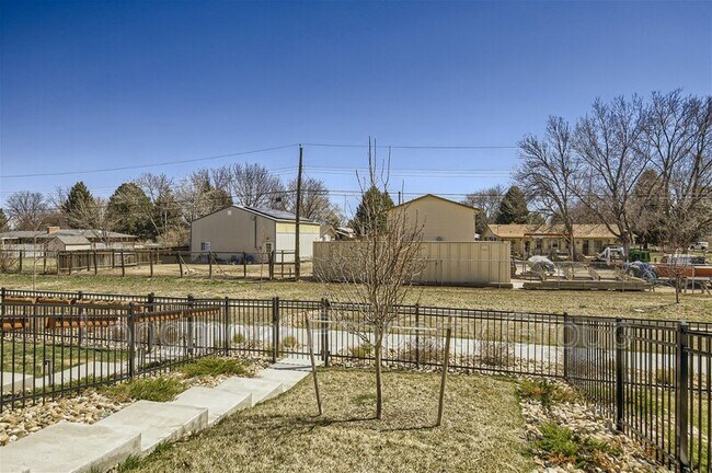 Building Photo - 679 Stonebridge Dr