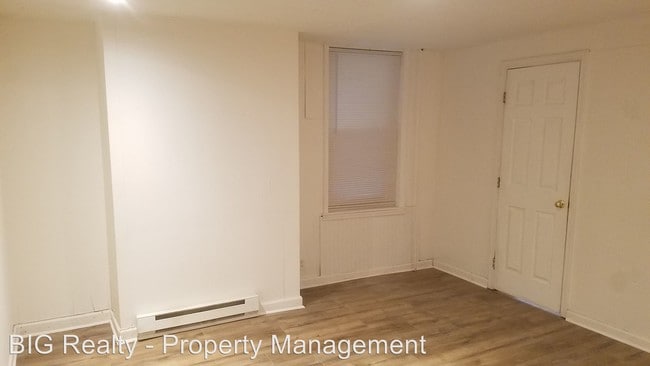 Building Photo - 107 King St