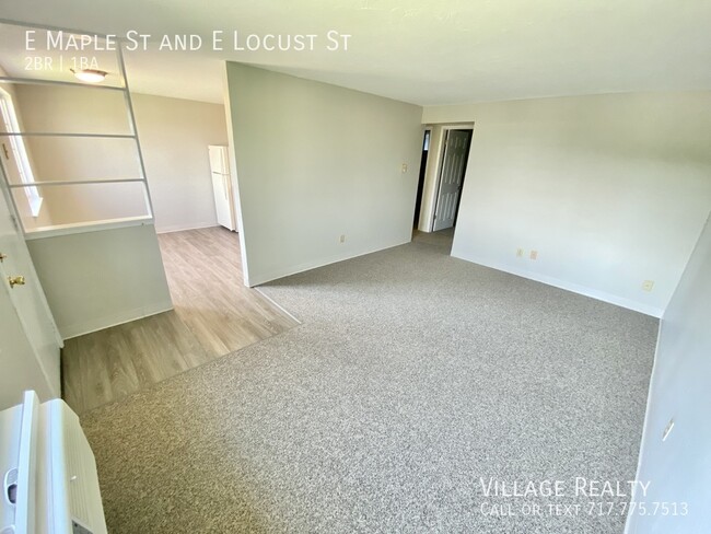 Building Photo - Remodeled 2-Bed with eat-in kitchen! Conve...