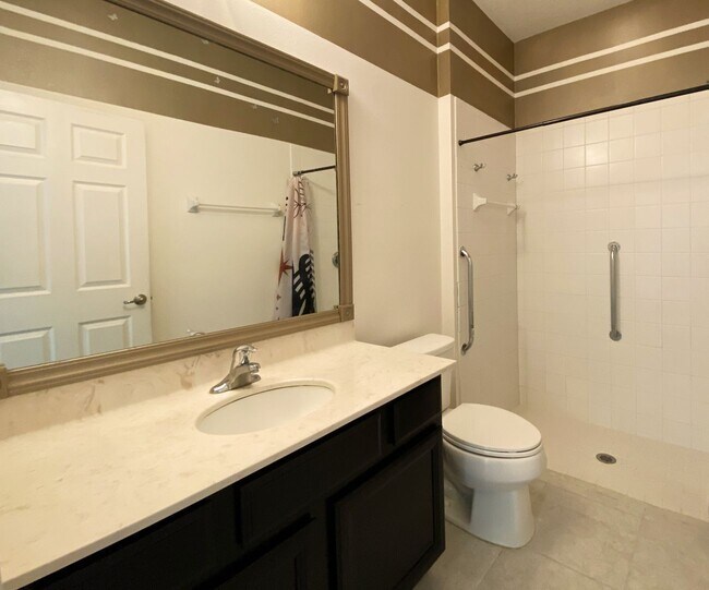 Building Photo - Stunning 3 Bed, 2 Bath Home in Gated Legac...