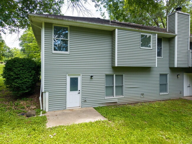 Building Photo - 2301 Grant Ln