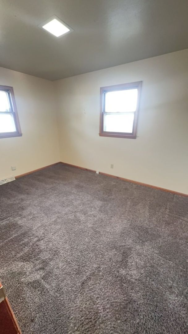 Building Photo - 3 Bedroom, 1 Bathroom House with attached Garage