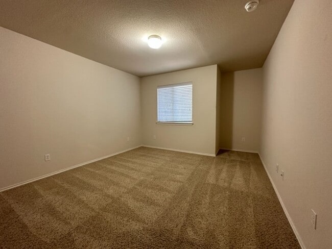 Building Photo - Wonderful home is South Austin. Great loca...