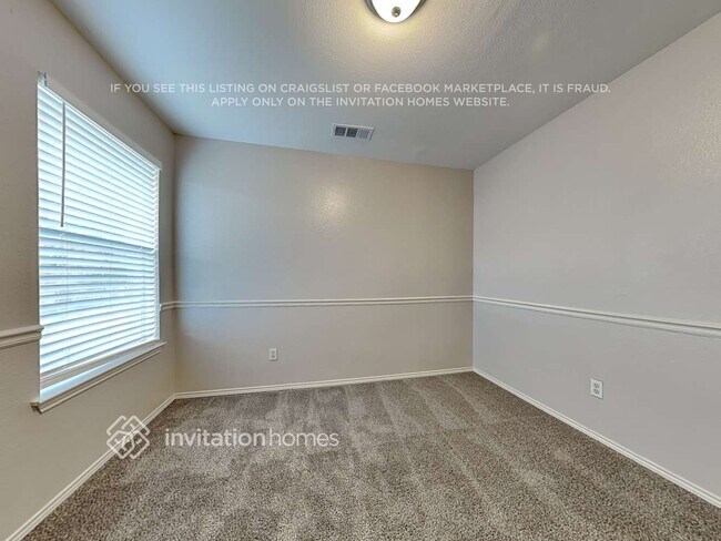 Building Photo - 1755 Cresthill Dr