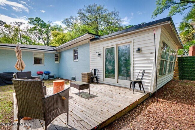 Building Photo - 719 S Shores Rd