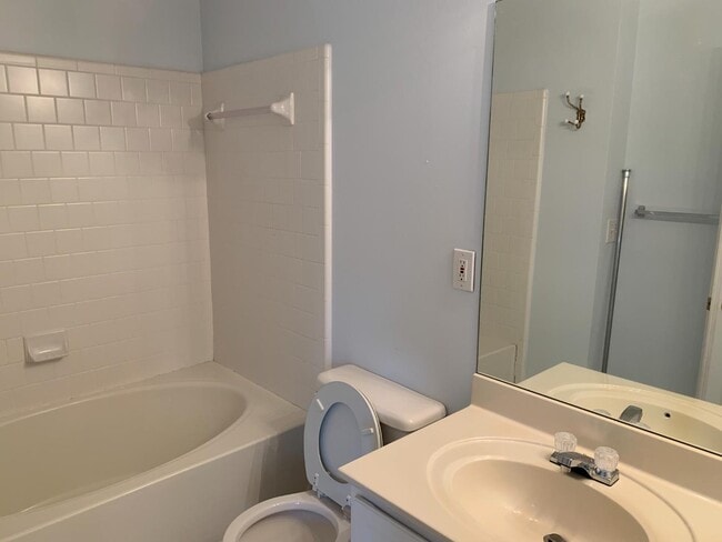 Building Photo - 27 Highoak Dr