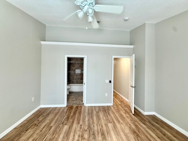 Building Photo - Immaculately updated 3/2.5 Three-Story Maitland Condo in Visconti!