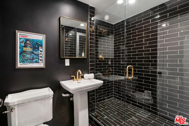 Building Photo - 2600 Zorada Dr