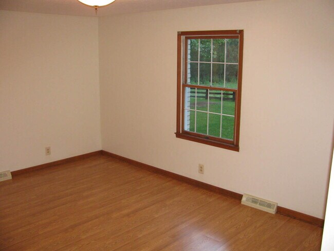 Building Photo - Private Farm House, Lots of Space, Country...