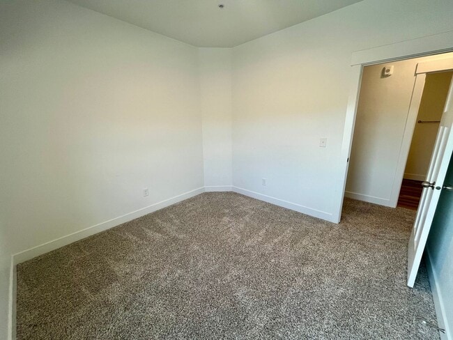 Building Photo - Lovely Condo Located In Saratoga Springs, UT