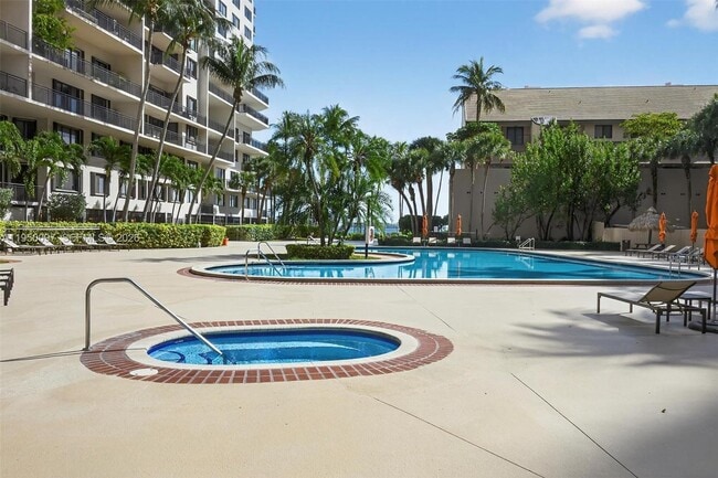 Building Photo - 540 Brickell Key Dr