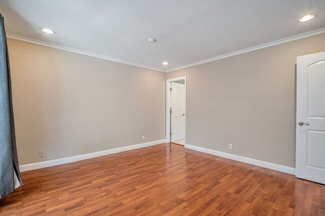 Building Photo - Charming 3BR/2BA Single Family Home for re...