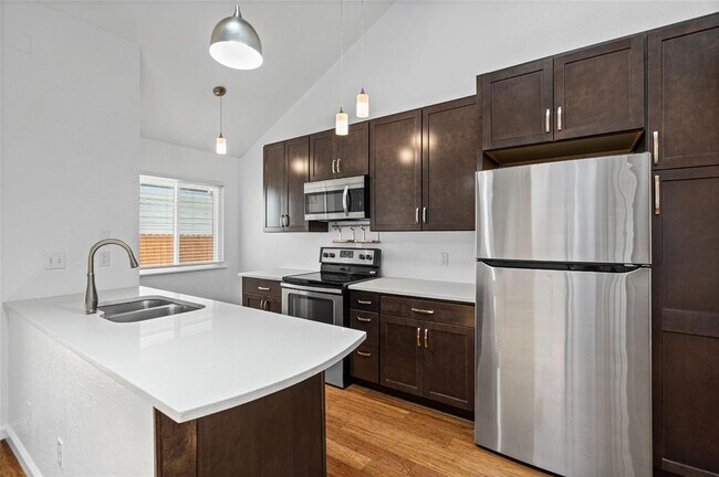 Building Photo - 1504 Bridgeway Dr