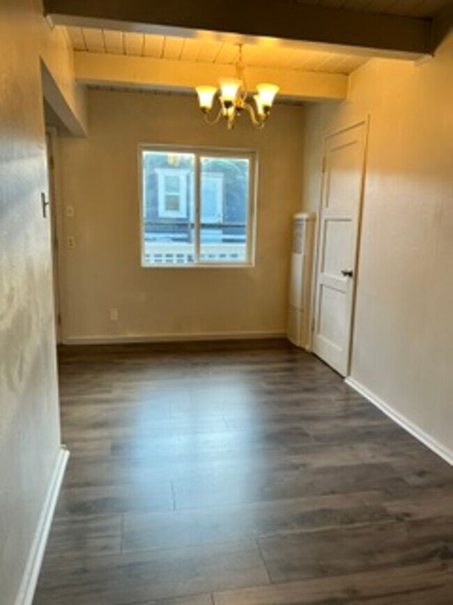 Building Photo - 675 Denslowe Dr