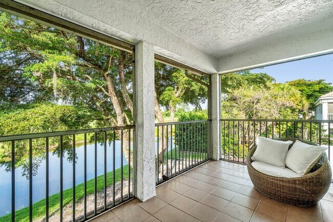 Building Photo - 11823 Pebblewood Dr
